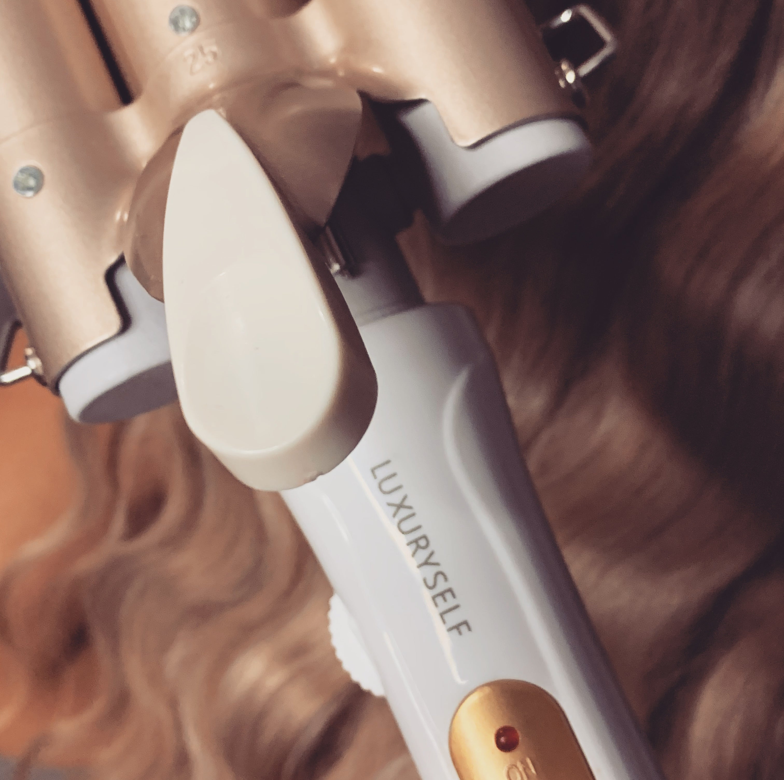 Luxy Hair Welleneisen - Perfekte Locken und Wellen - LUXURYSELF